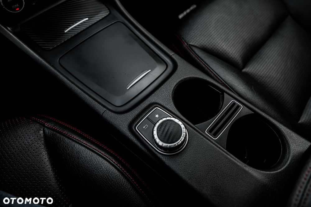Mercedes-Benz CLA 250 4Matic 7G-DCT AMG Line - 38