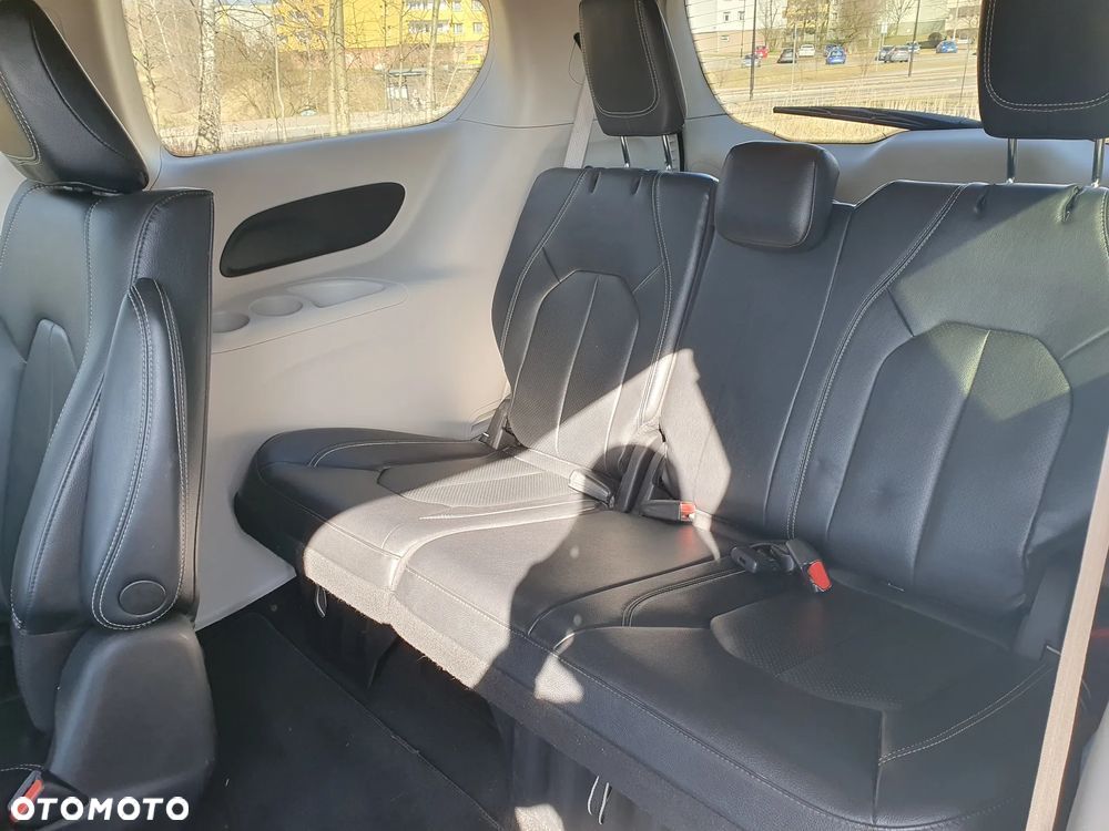 Chrysler Pacifica - 24