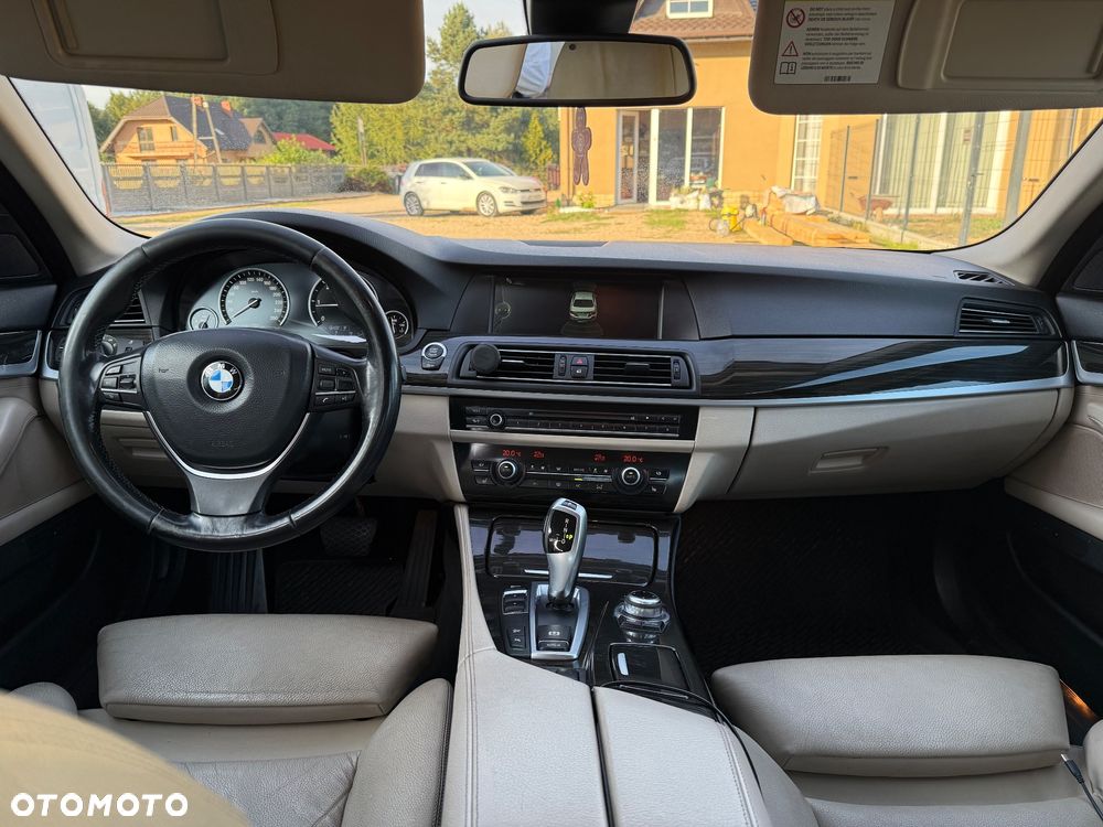 BMW Seria 5 525d xDrive - 8