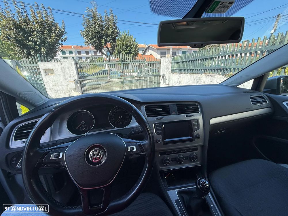 VW Golf 1.6 TDi Trendline BlueMotion - 11