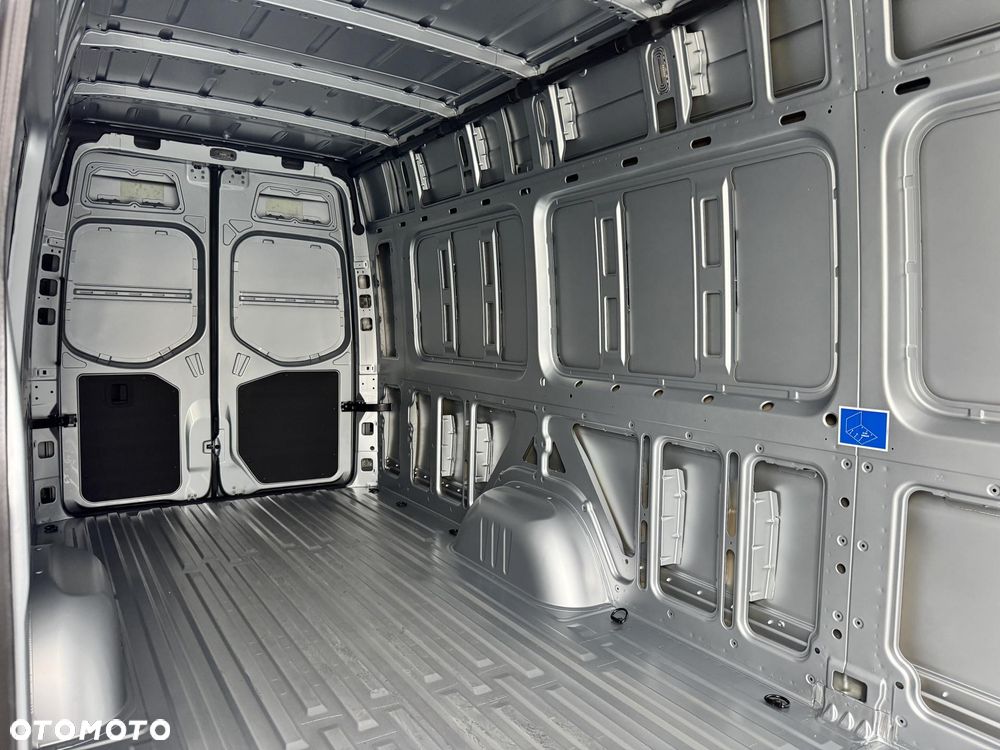 Mercedes-Benz Sprinter - 8