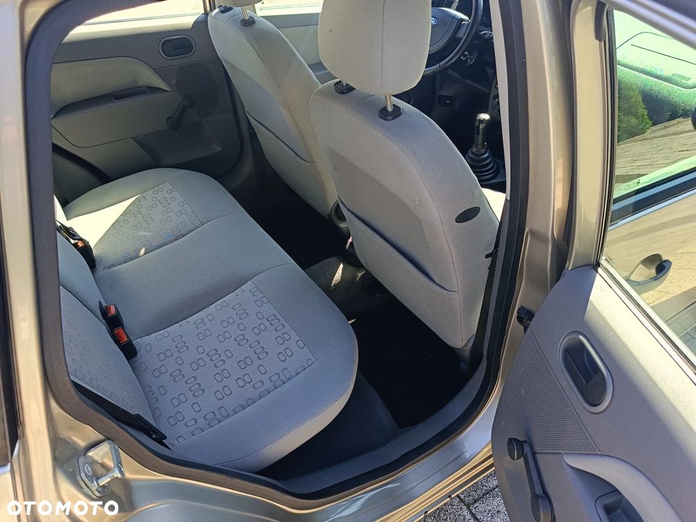 Ford Fiesta 1.3 Ambiente - 9