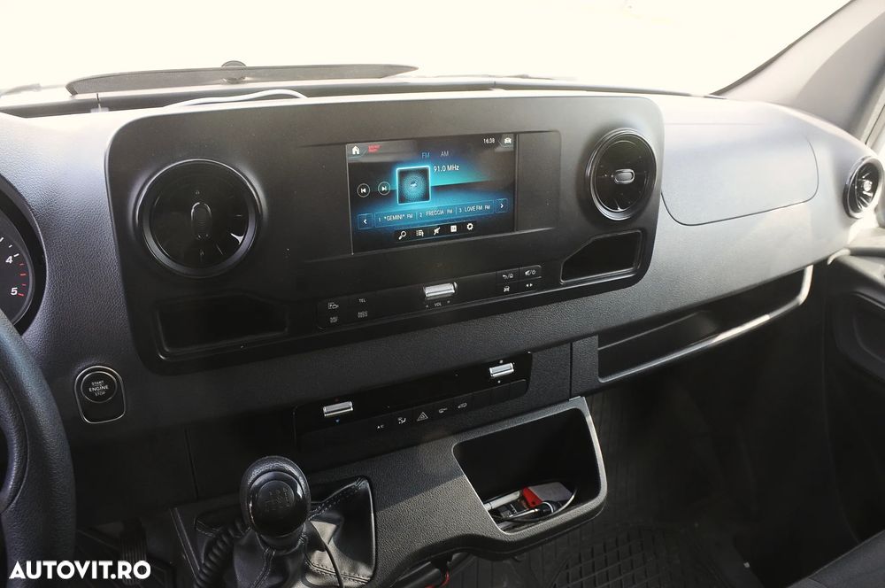 Mercedes-Benz Sprinter - 12