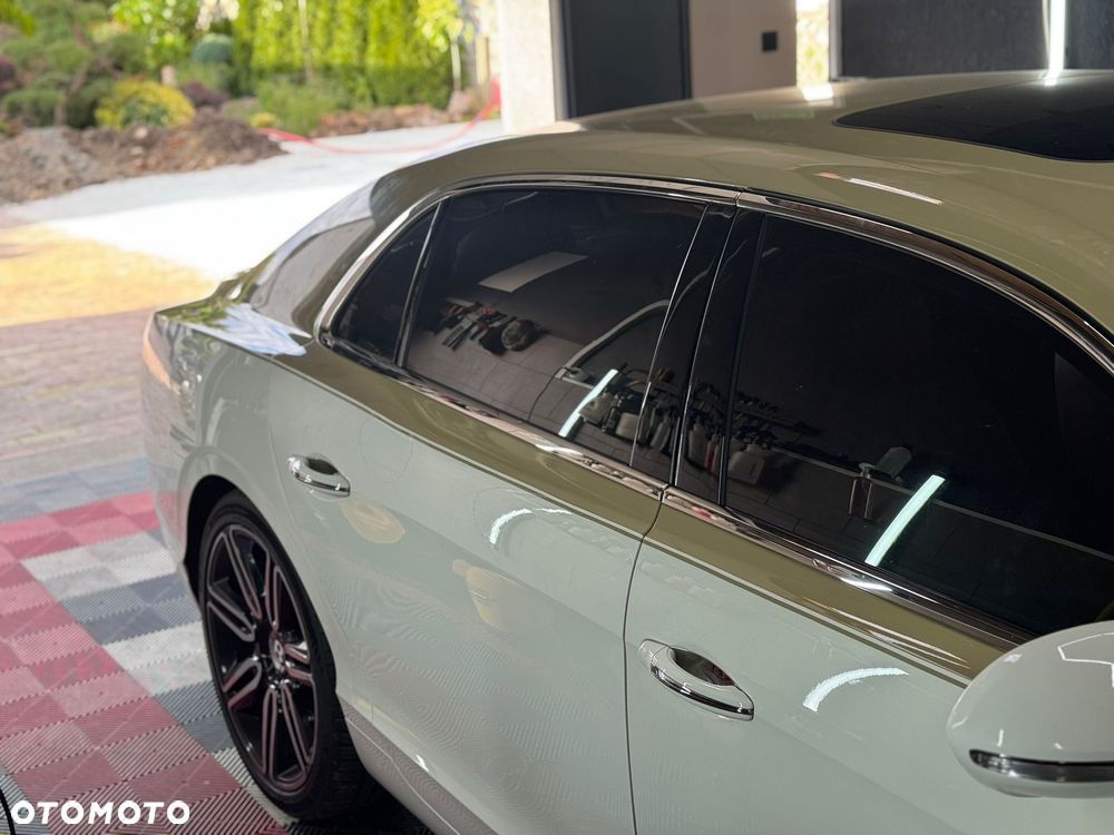 Bentley Flying Spur V8 Convertible - 15