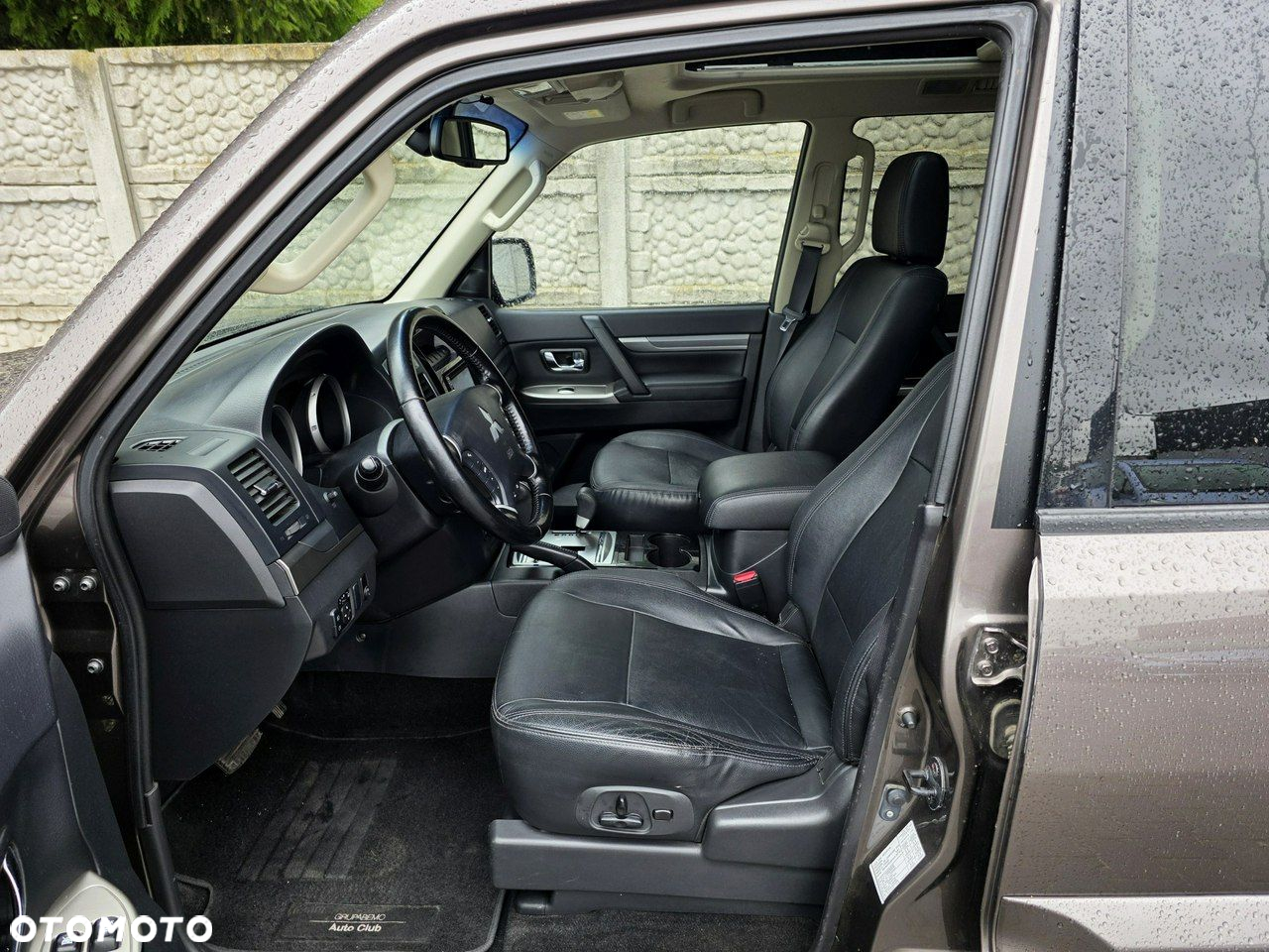 Mitsubishi Pajero - 9