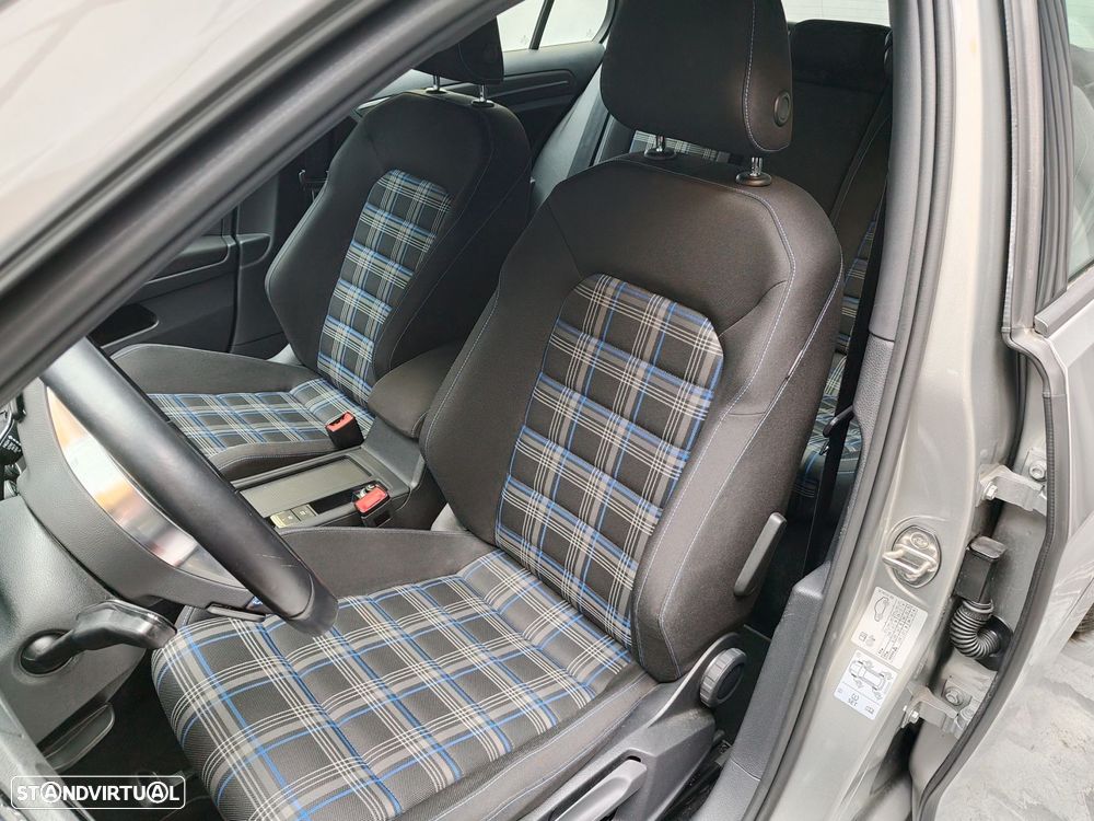 VW Golf 1.4 GTE Plug-In-Hybrid DSG - 11