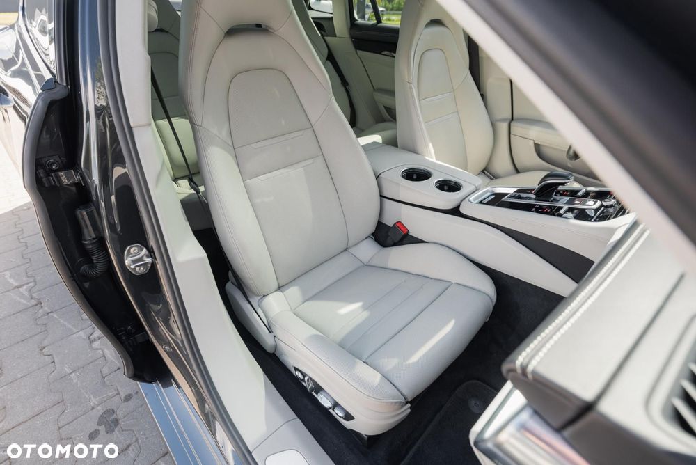 Porsche Panamera 4S - 16