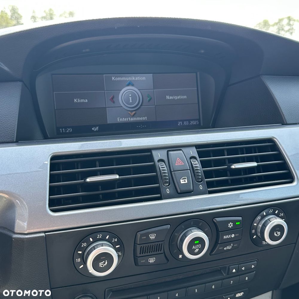 BMW Seria 5 525xi - 18