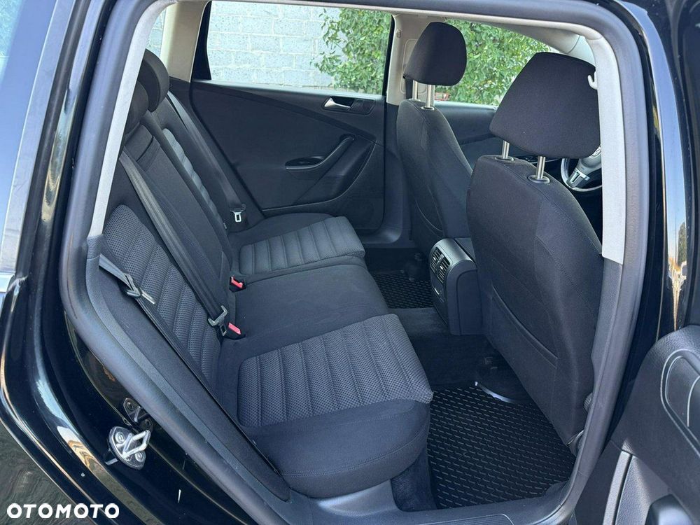 Volkswagen Passat - 12