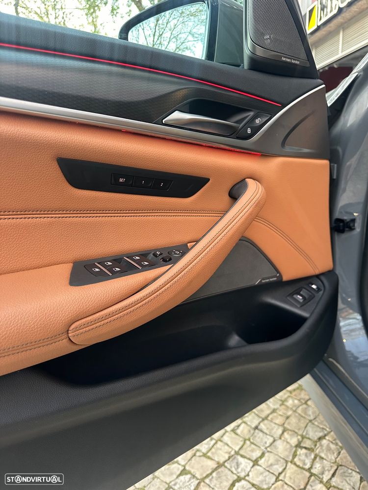 BMW 530 e Pack Desportivo M - 16
