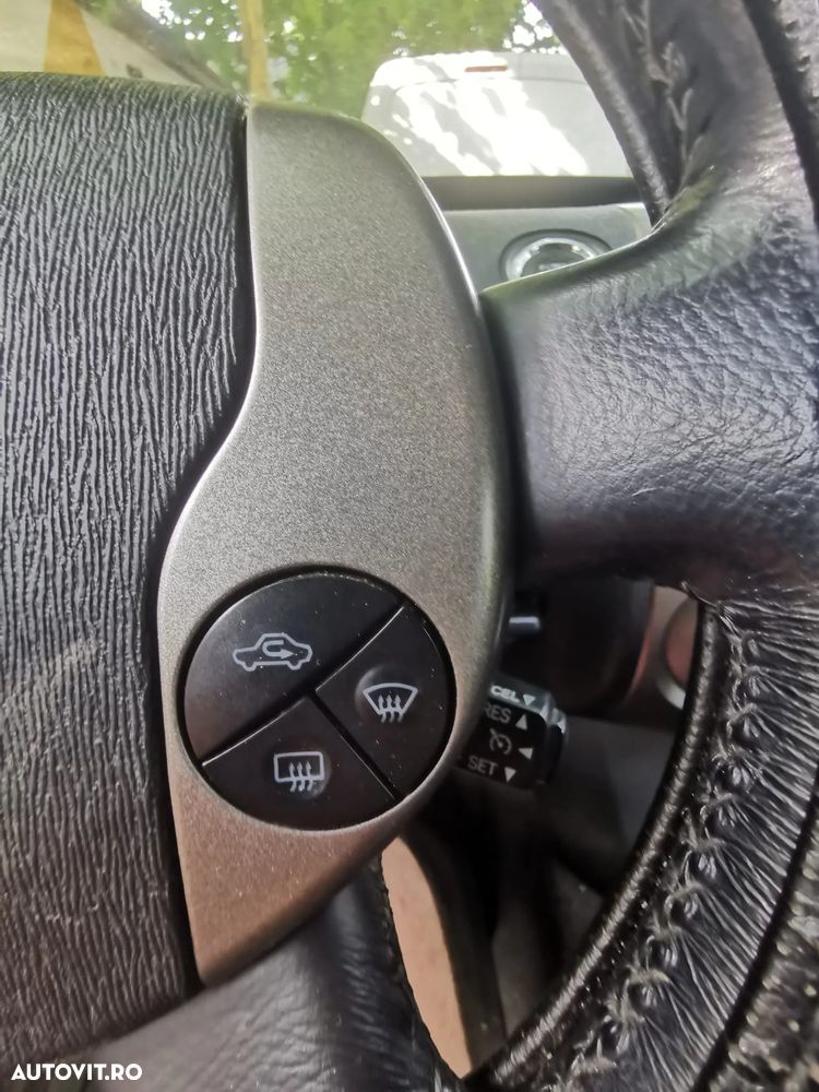 Toyota Prius (Hybrid) Sol - 4