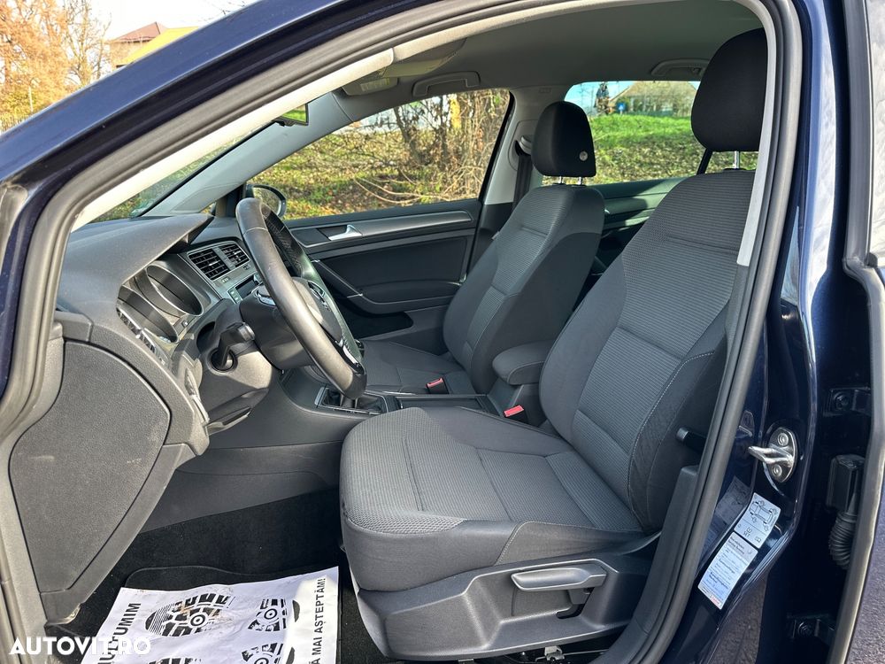 Volkswagen Golf - 11