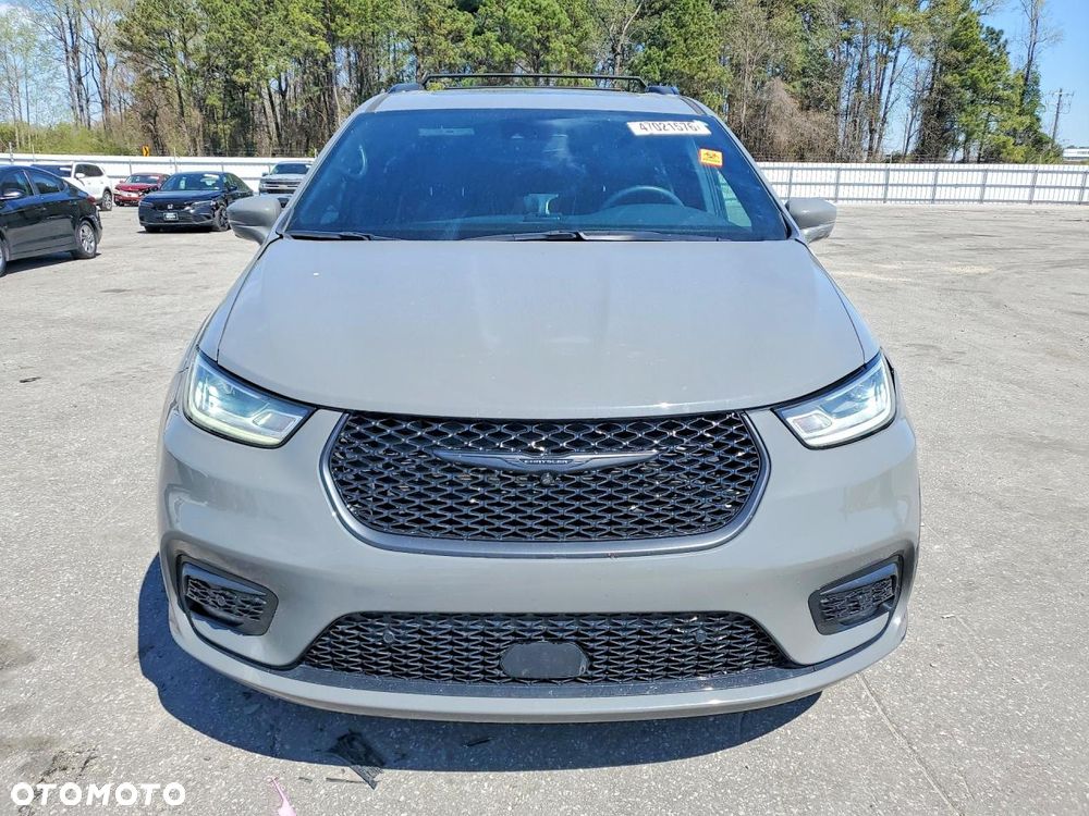 Chrysler Pacifica - 8