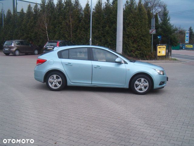 Chevrolet Cruze - 11