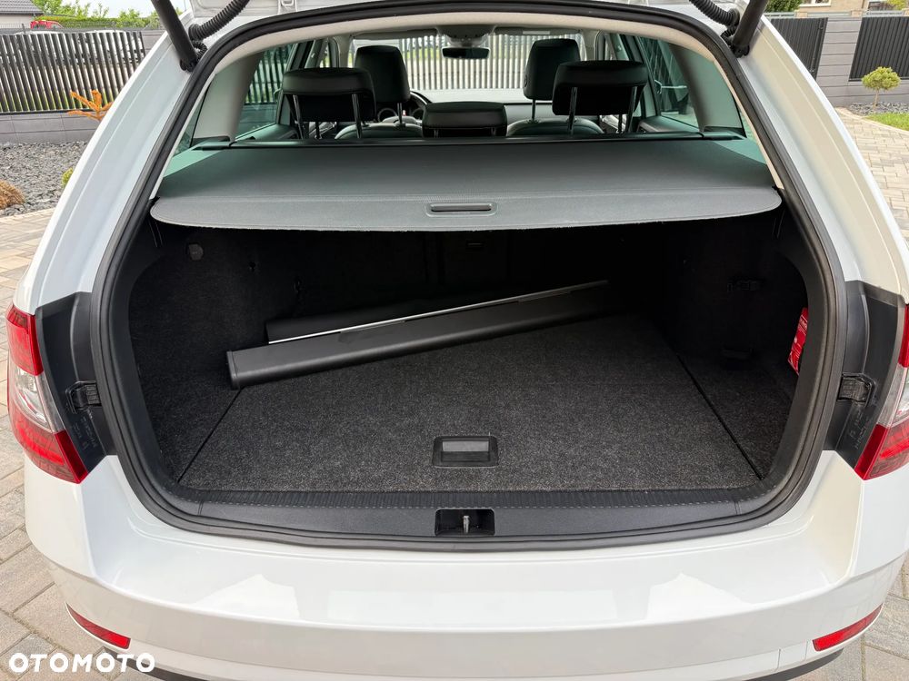 Skoda Octavia 1.6 TDI Premium Edition - 35
