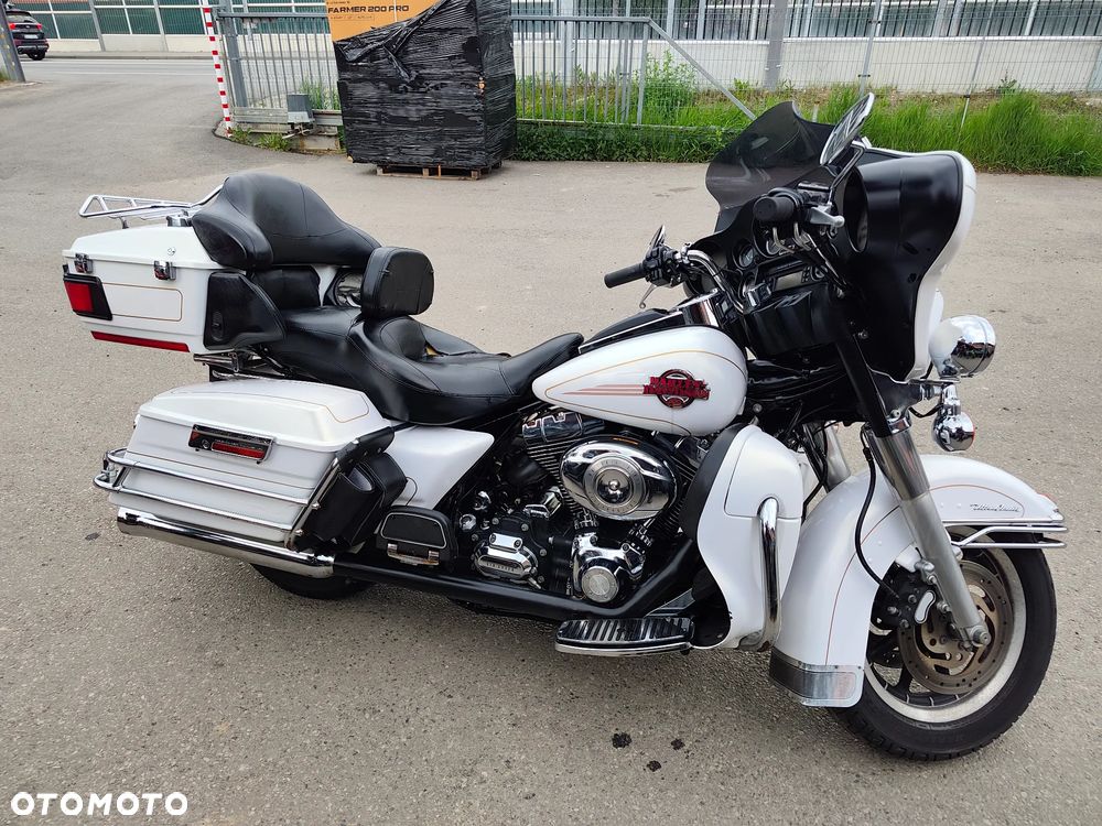 Harley-Davidson FLHTCU Ultra - 1