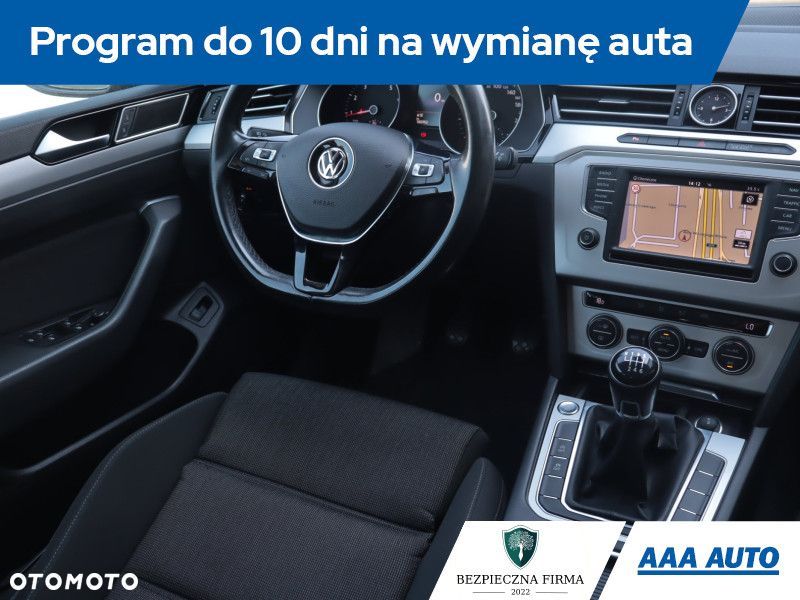 Volkswagen Passat - 9