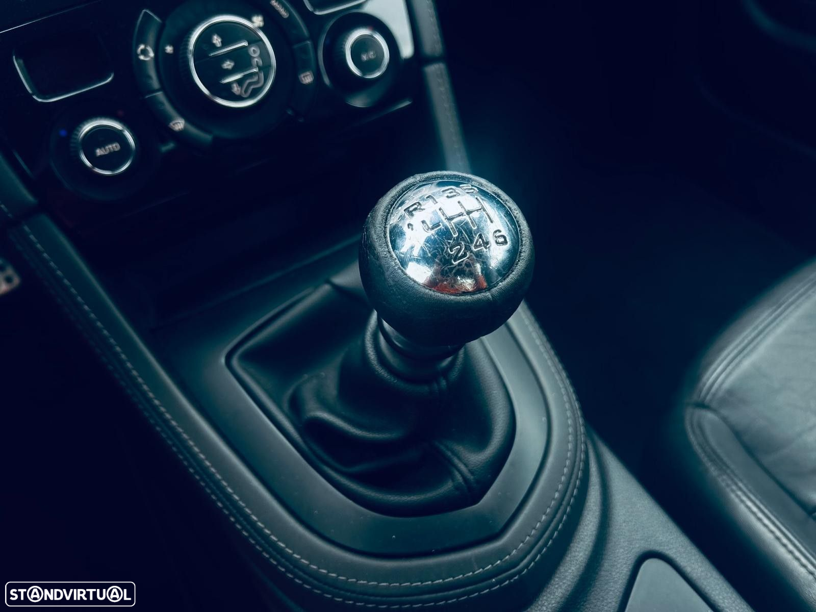 Peugeot RCZ 1.6 THP SE Black Yearling - 28