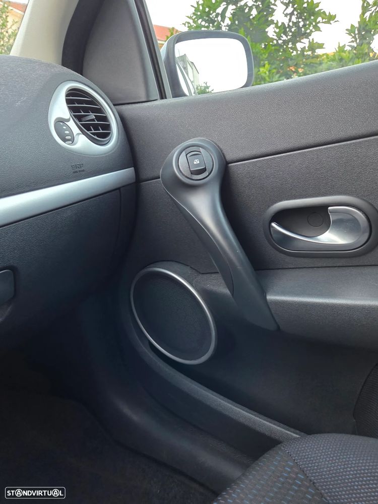 Renault Clio 1.2 16V Confort - 5