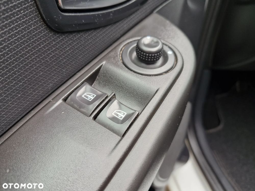 Renault Clio 1.2 16V 75 Life - 11