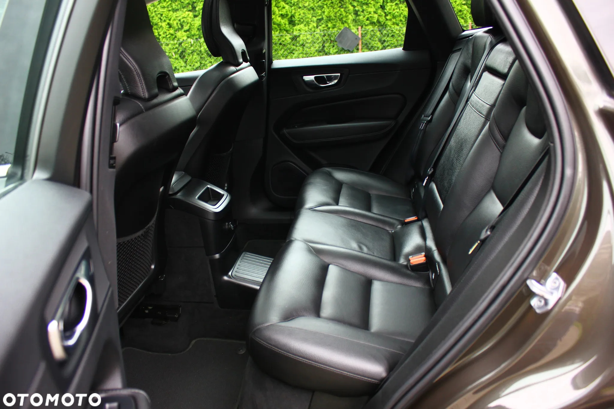 Volvo XC 60 T8 Twin Engine AWD Geartronic Momentum - 32