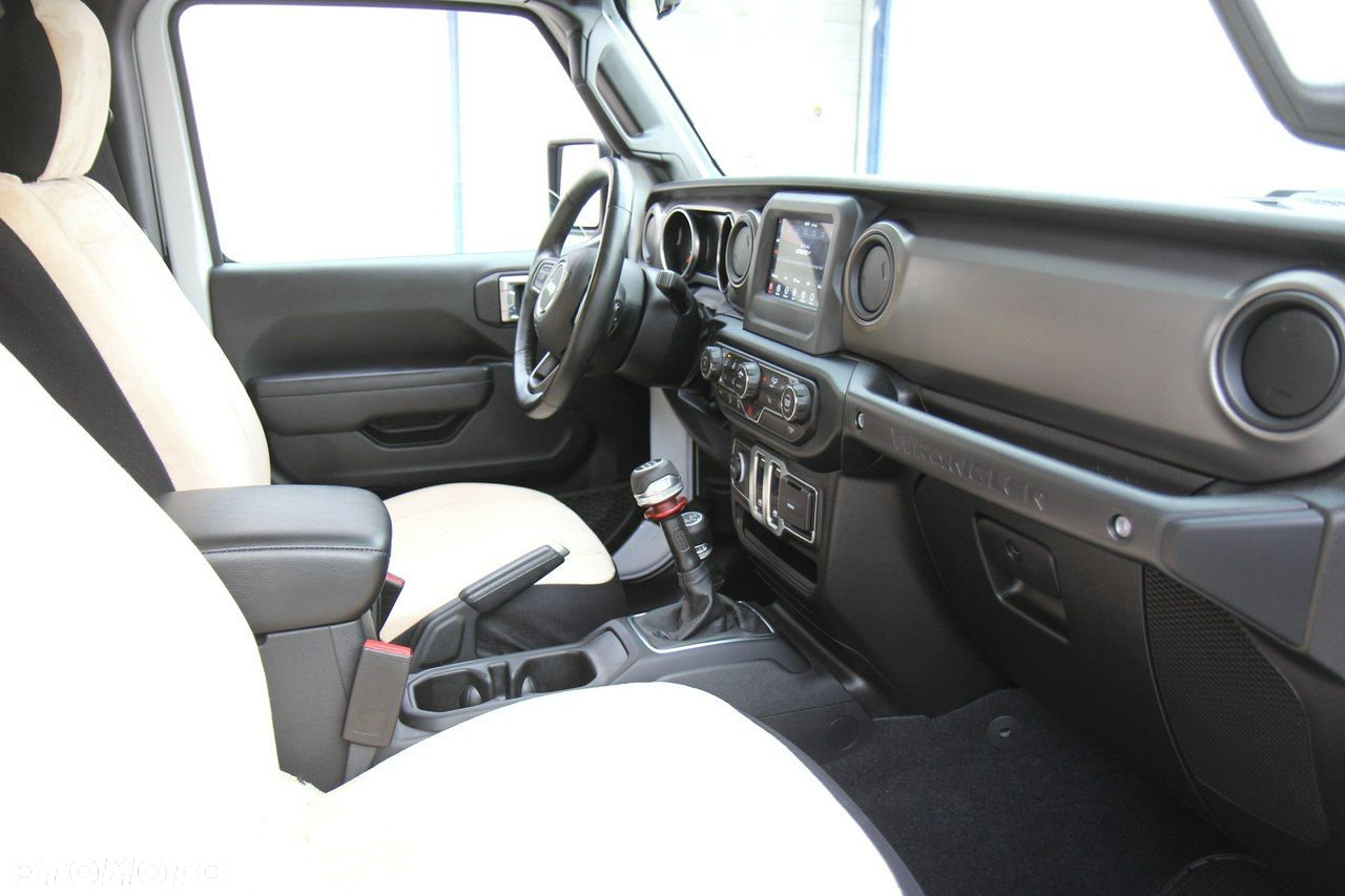 Jeep Wrangler - 16