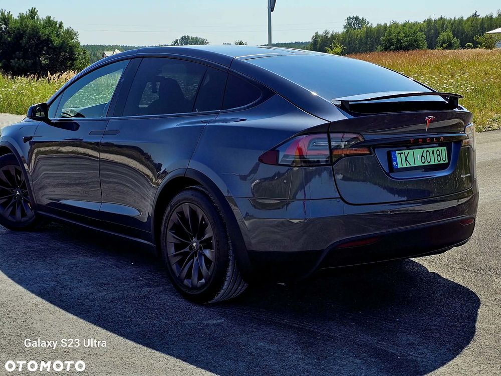 Tesla Model X - 12