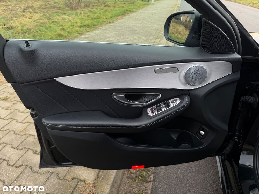 Mercedes-Benz Klasa C 220 d 4Matic 9G-TRONIC AMG Line - 32