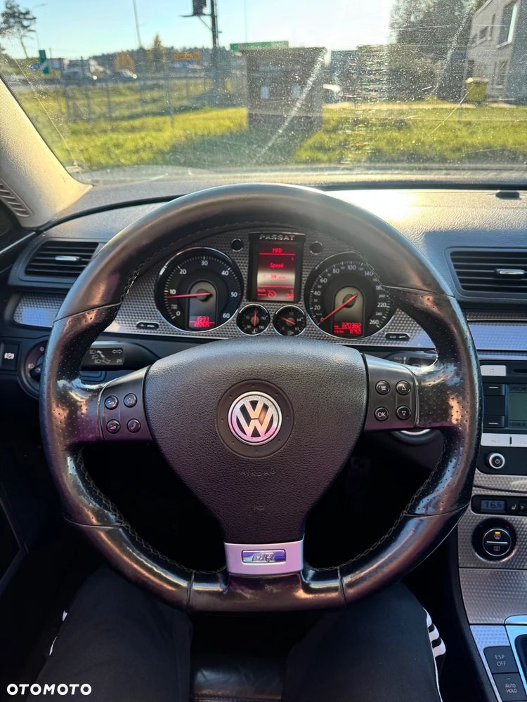 Volkswagen Passat Variant 2.0 TDI DPF R-Line Edition Plus - 14