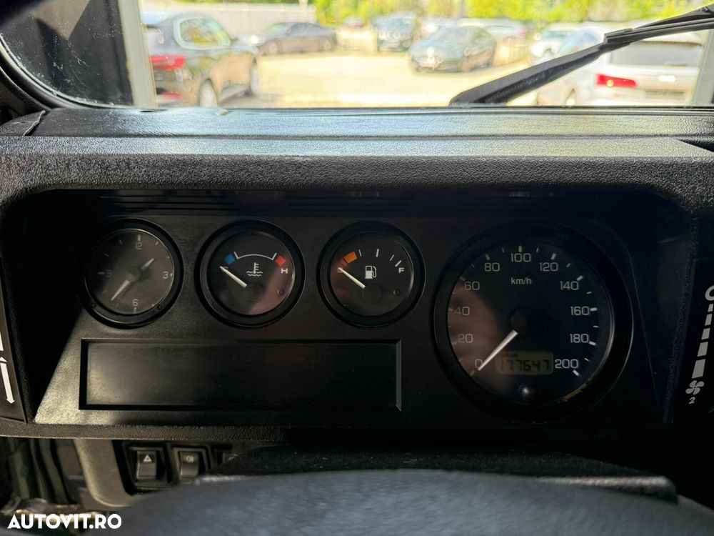 Land Rover Defender - 10