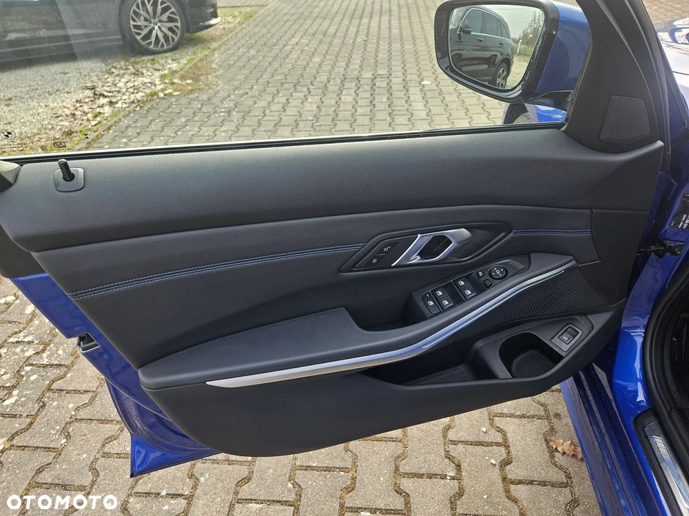 BMW Seria 3 320d xDrive M Sport Shadow - 16