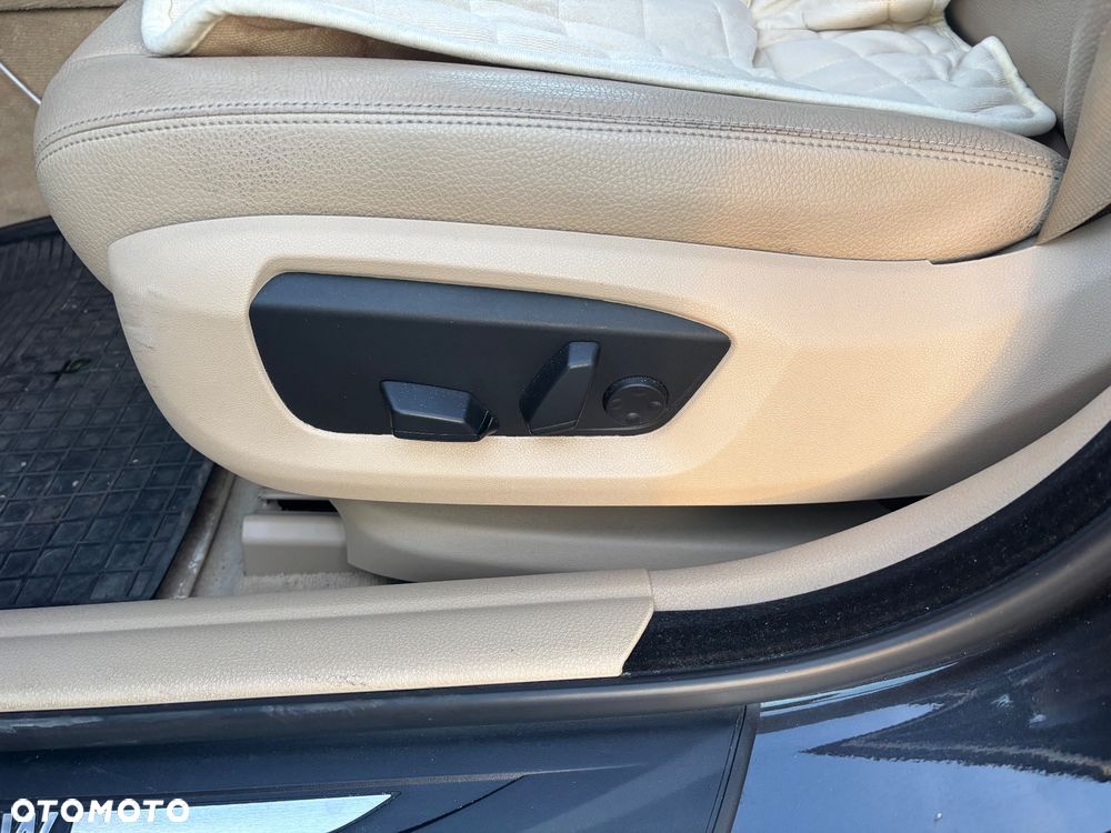 BMW Seria 5 528i xDrive - 9