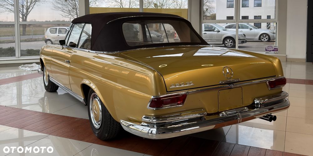 Mercedes-Benz 280 - 6