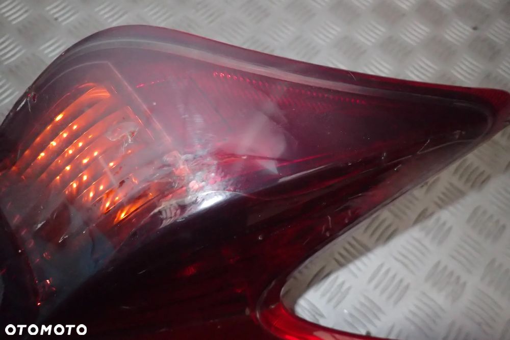 LAMPA LEWY TYŁ NISSAN JUKE PĘKNIĘTA - 3