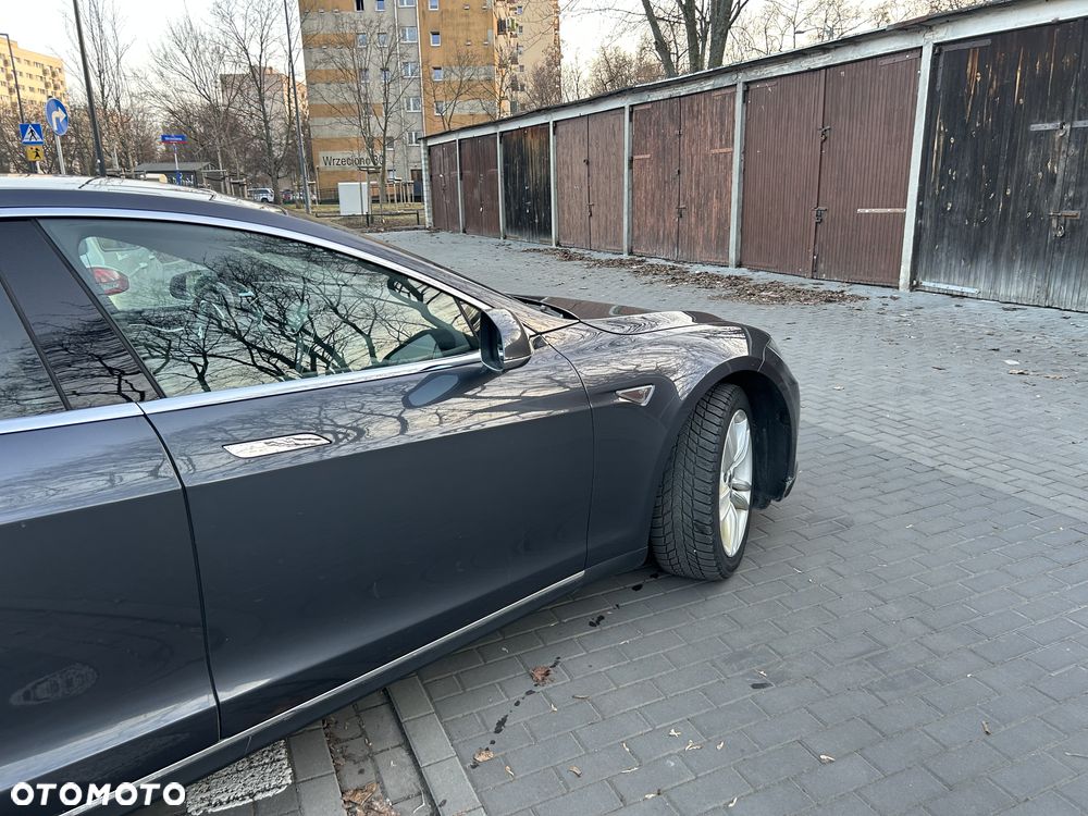 Tesla Model S 85 D - 3