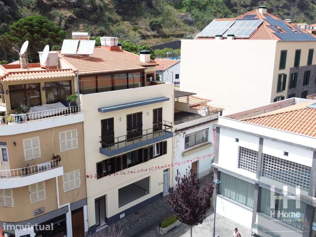 Prédio no centro da Ribeira Brava - Grande imagem: 2/55