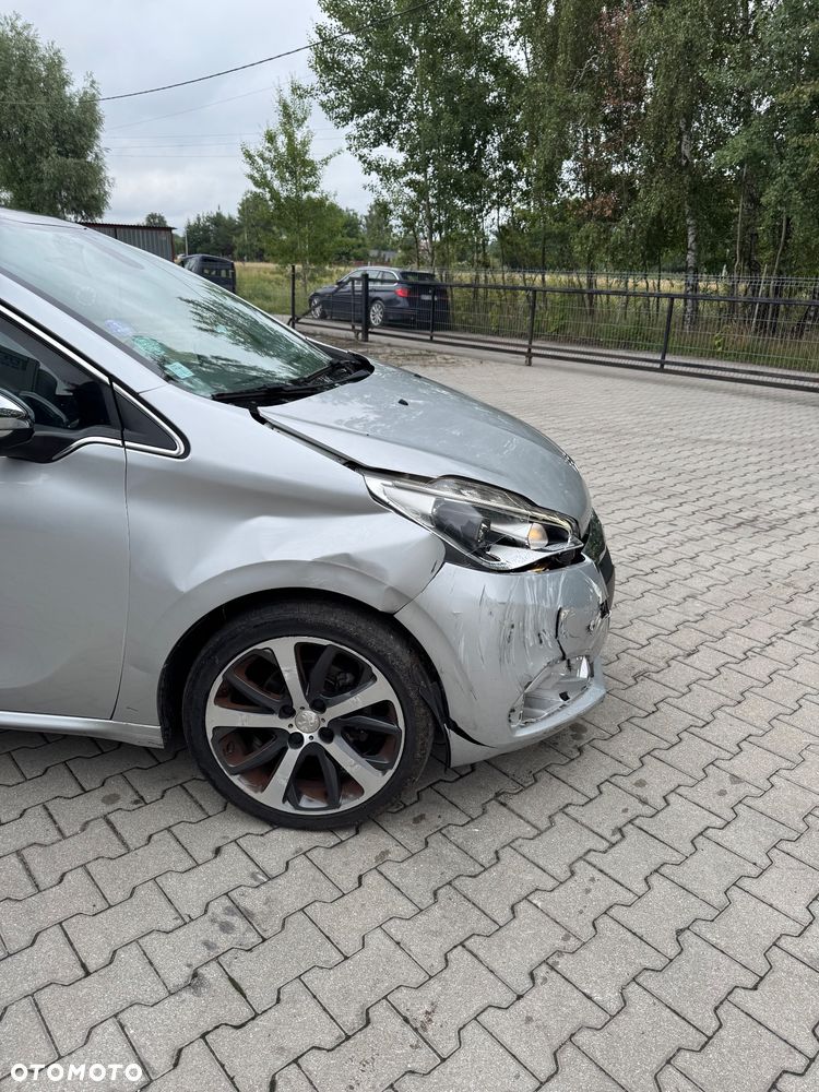 Peugeot 208 1.2 PureTech GPF Signature S&S - 5