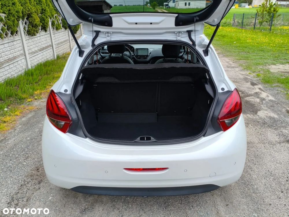 Peugeot 208 - 5