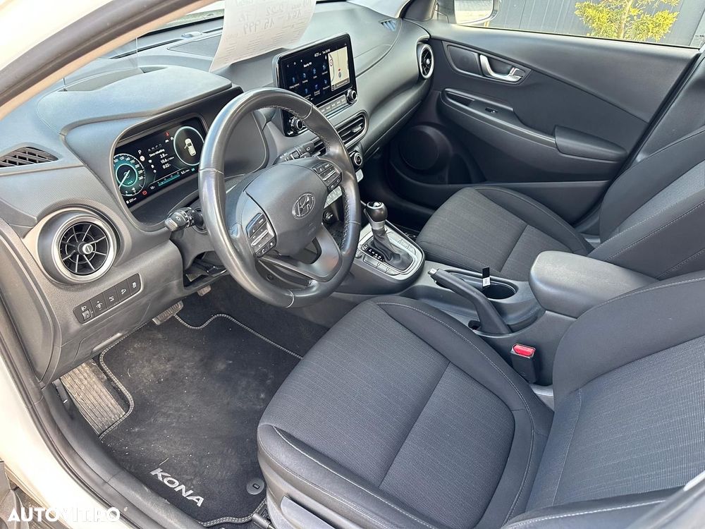 Hyundai KONA - 8