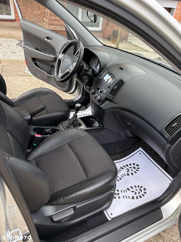 Hyundai i30 1.6 Classic + - 21