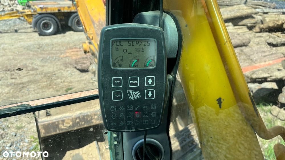 JCB Js 220 - 21
