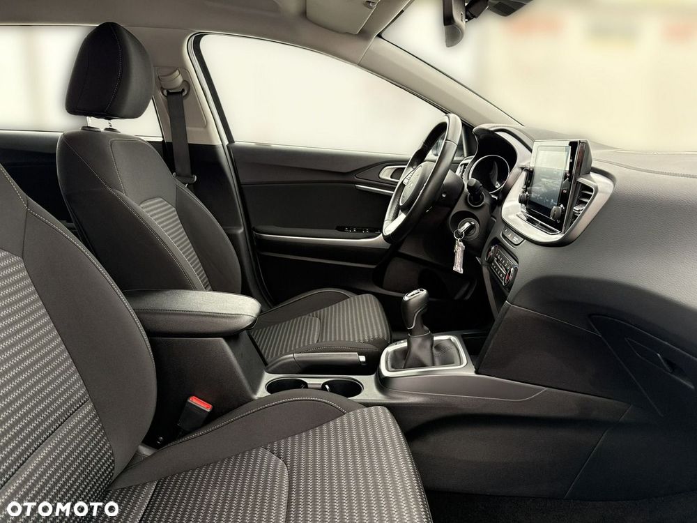 Kia Ceed - 22
