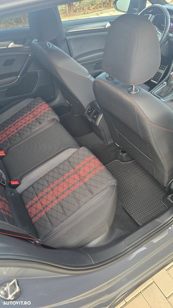 Volkswagen Golf 2.0 TSI DSG R - 25