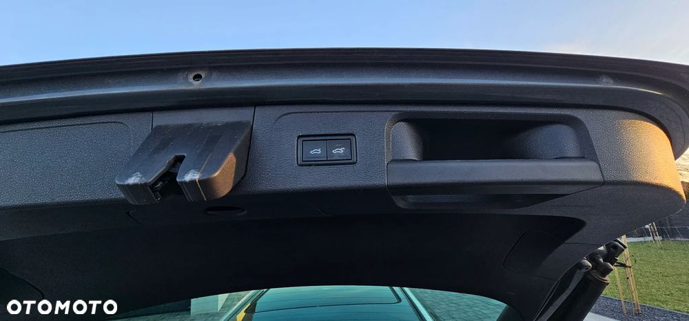 Volkswagen Passat Variant 2.0 TDI SCR 4Motion DSG Highline - 22