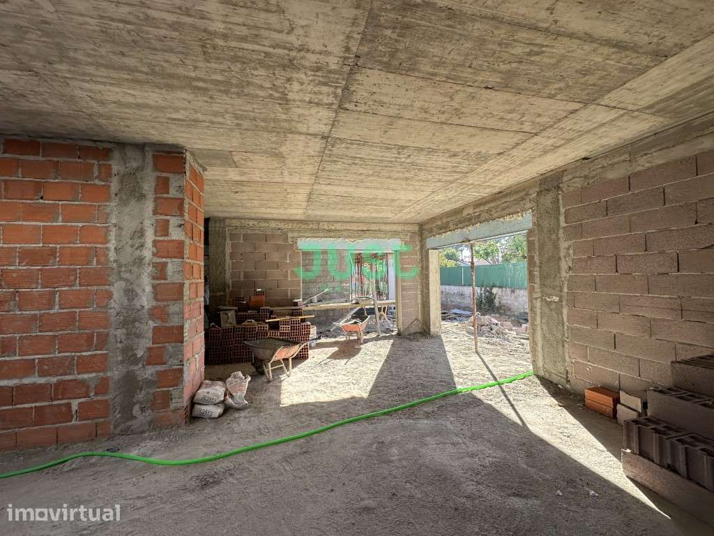 Moradia térrea, T4 com garagem e piscina em Fernão Ferro. - Grande imagem: 5/28