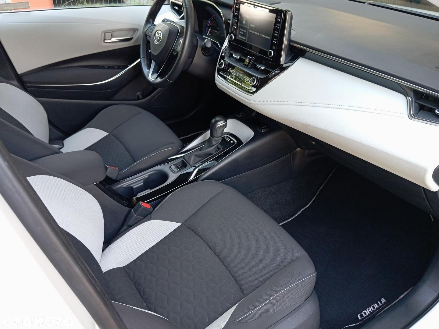 Toyota Corolla 1.8 Hybrid Comfort - 12
