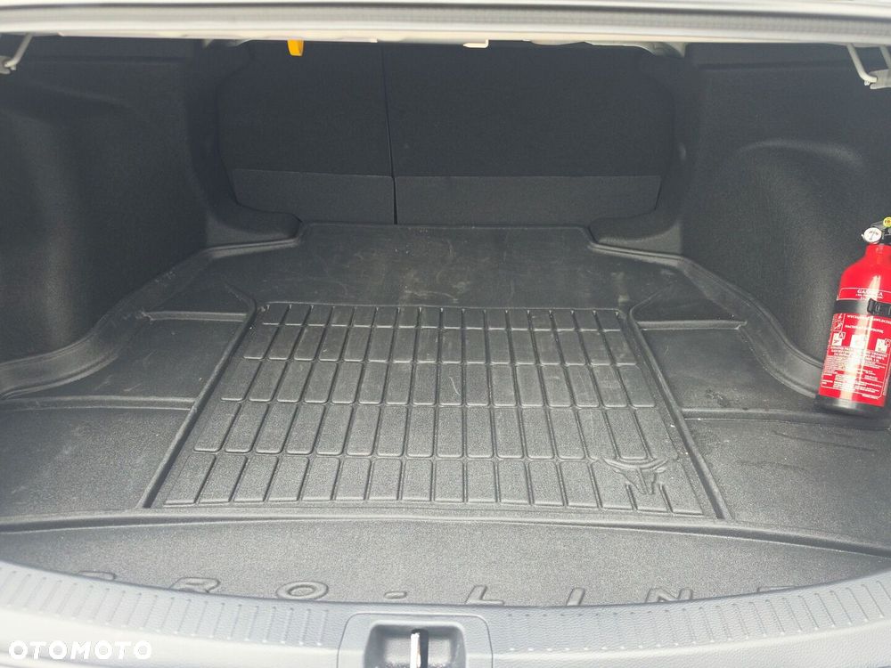 Toyota Corolla 1.8 Hybrid Style - 24