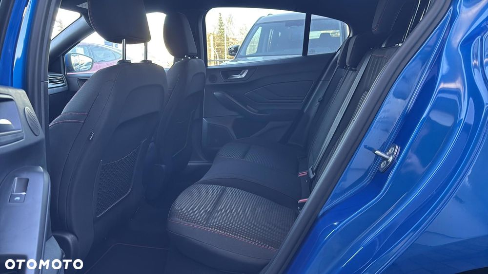 Ford Focus 1.0 EcoBoost Hybrid ST-LINE X - 12