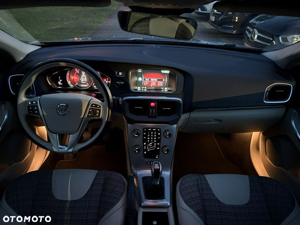 Volvo V40 D2 Momentum - 17
