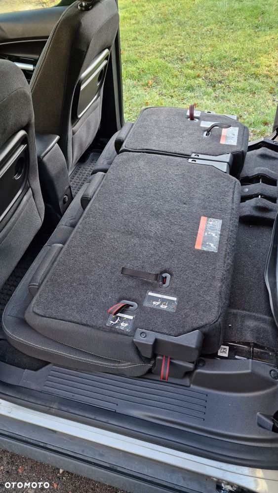 Ford Tourneo Connect Grand - 16